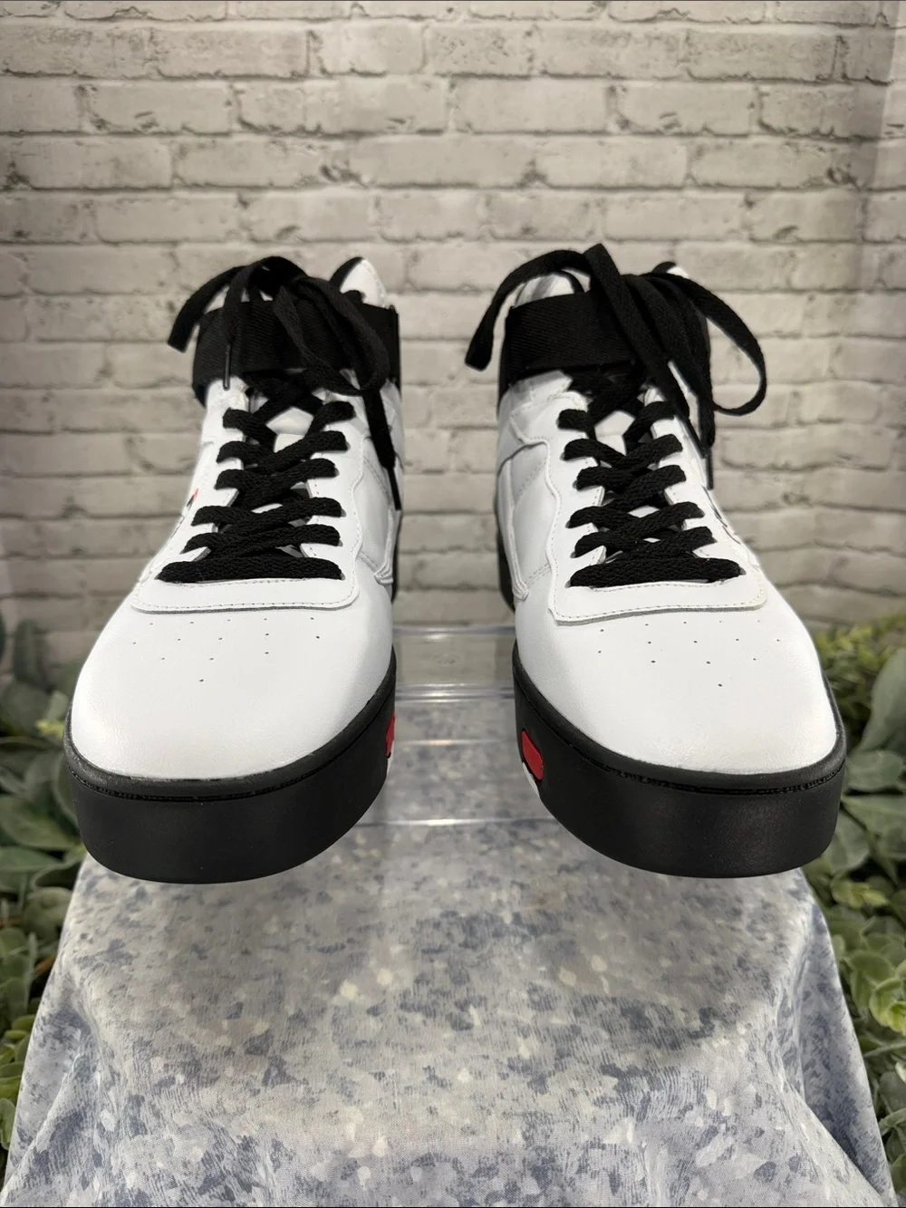 FILA “V-10 Lux” White & Black Synthetic Leather Mid-High Sneakers Mens 11.5M EUC